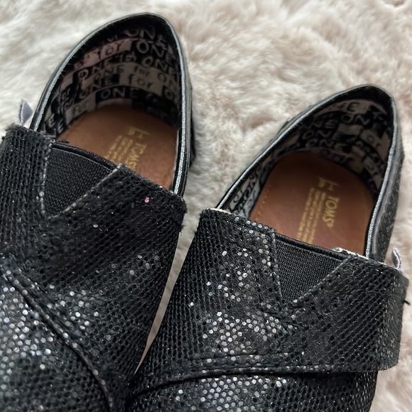 TOMS Kids shoes - Picture 8 of 9